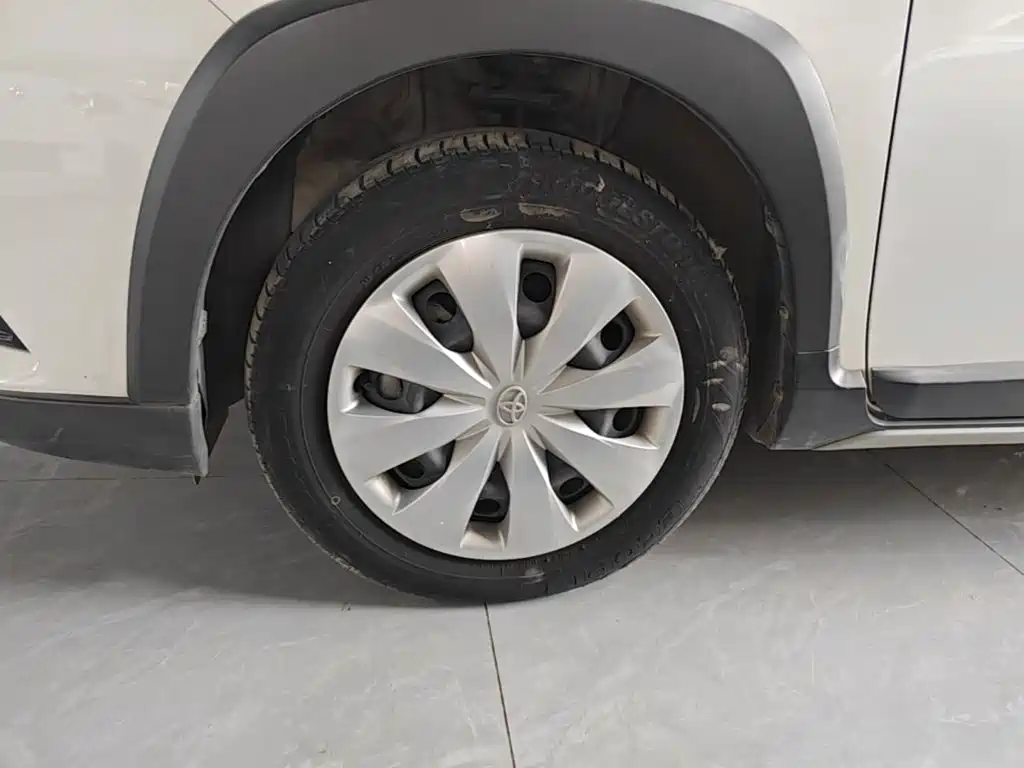 Toyota Yaris L 2023 — фото 23