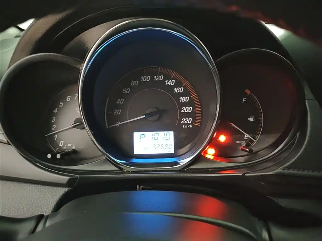 Toyota Yaris L 2020 — фото 12