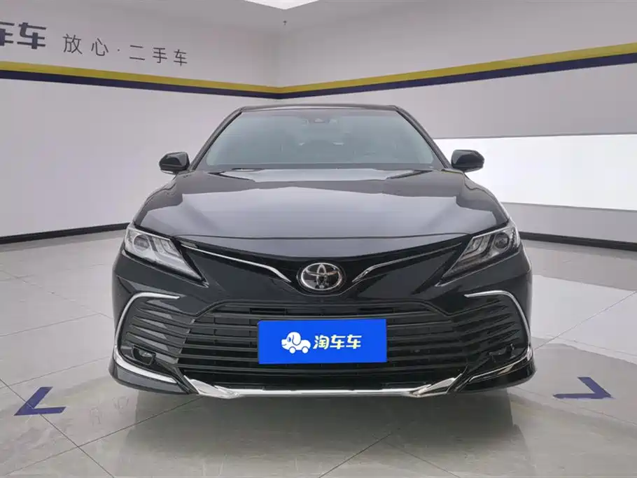 Toyota Camry 2023 — фото 2