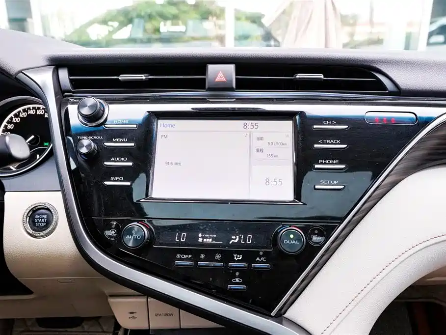 Toyota Camry 2018 — фото 12