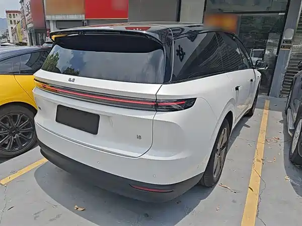 Li Auto i8 2025
