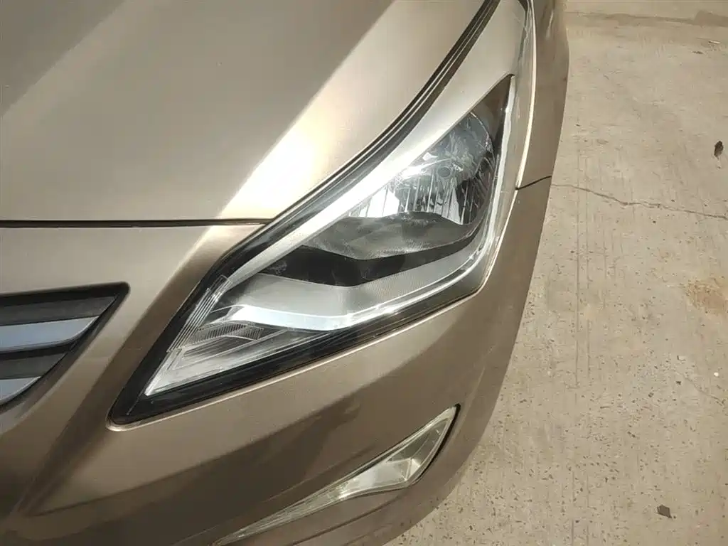 Hyundai Verna 2017 — фото 24