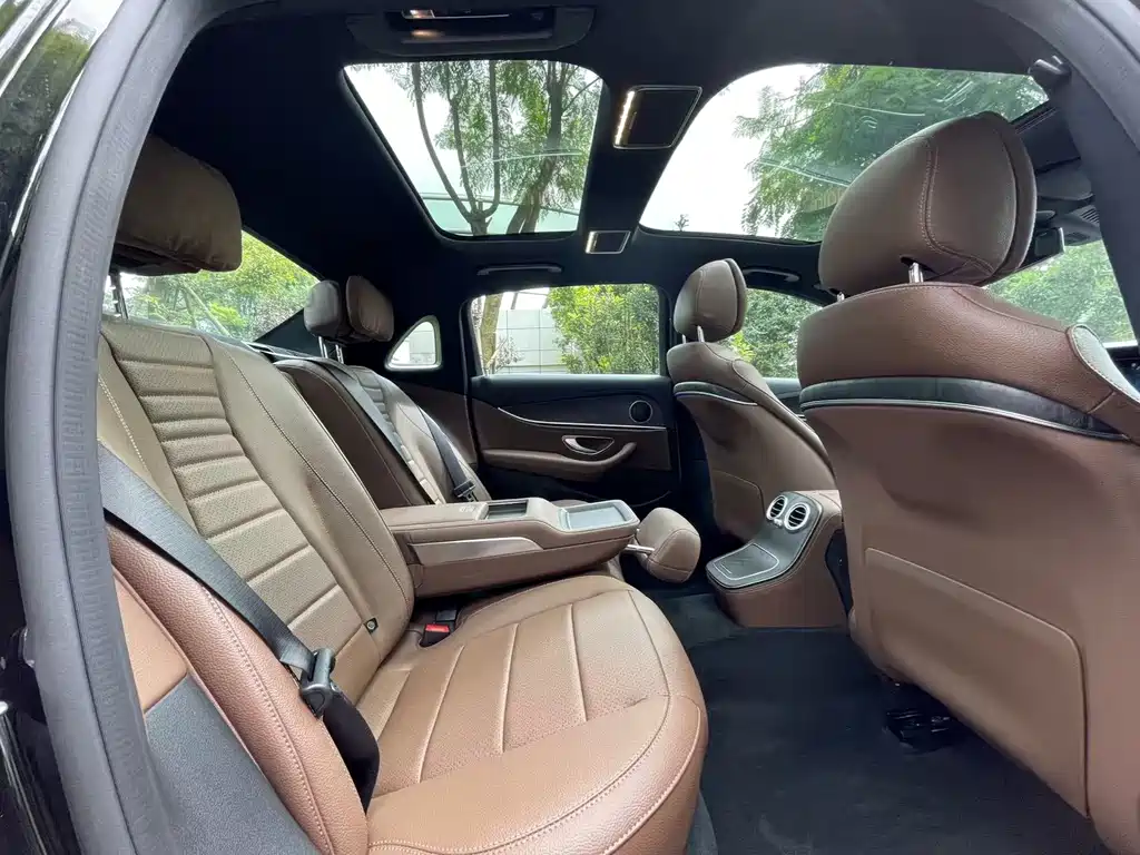 Mercedes-Benz E-Class 2022 — фото 15