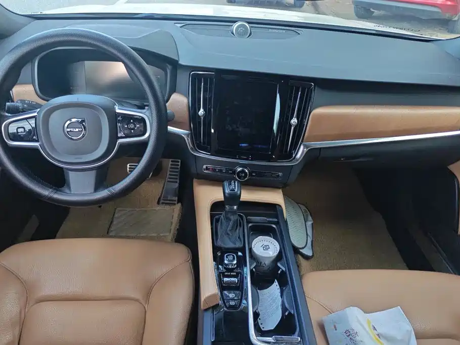 Volvo S90 2017 — фото 13