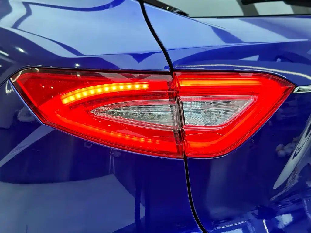 Maserati Levante 2017 — фото 20