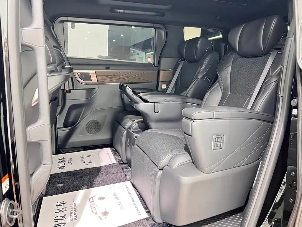 Toyota Vellfire 2025 — фото 12