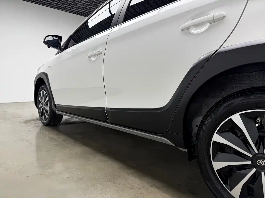 Toyota Yaris L 2022 — фото 32