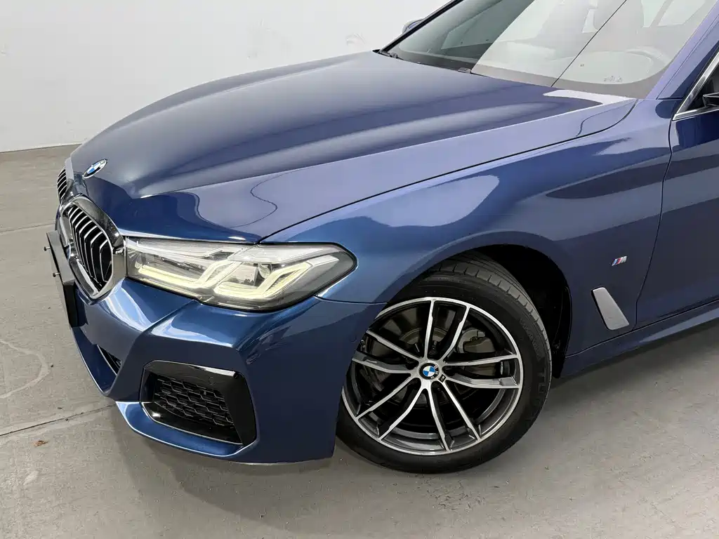 BMW 5 Series 2021 — фото 11