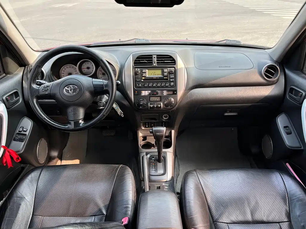 Toyota RAV4 2004 — фото 11