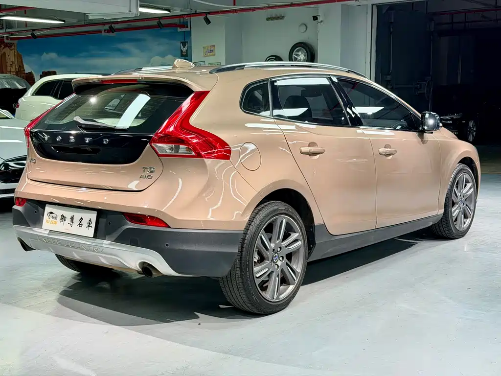 Volvo V40 2014 — фото 7