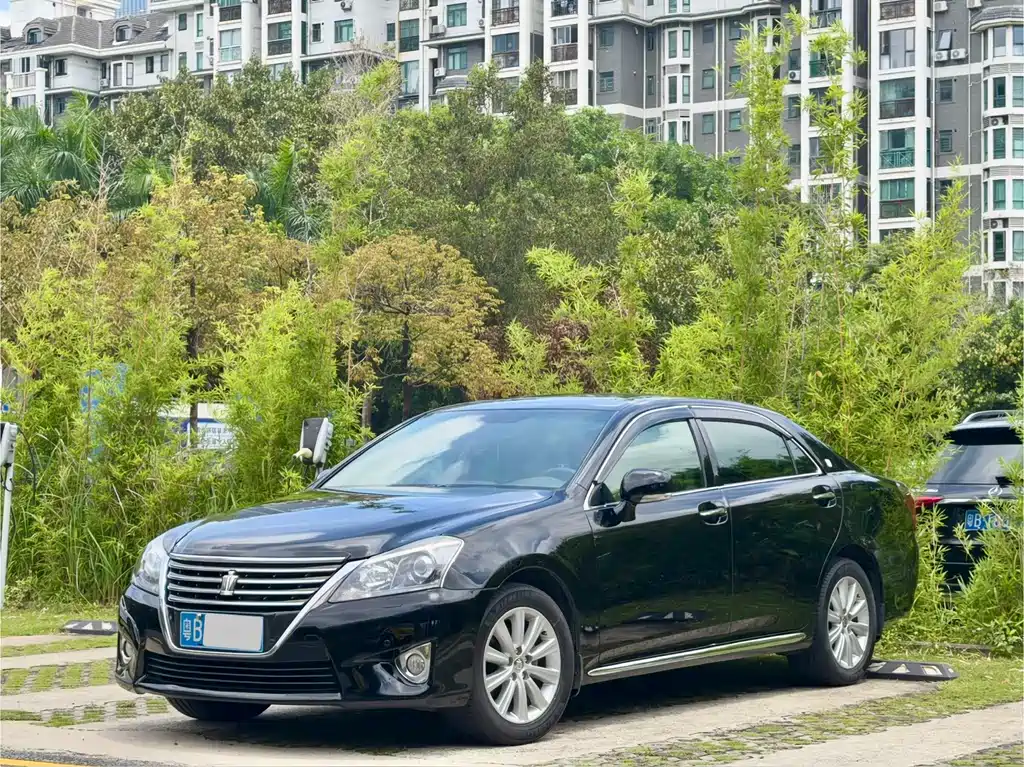 Toyota Crown 2014