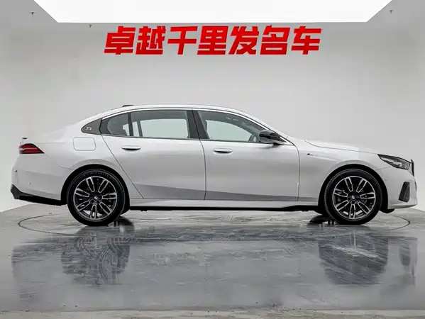 BMW 5 Series 2025