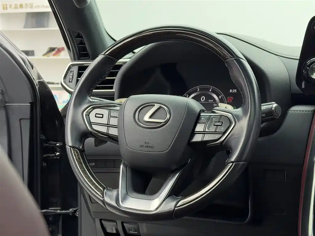 Lexus LX 2023 — фото 13