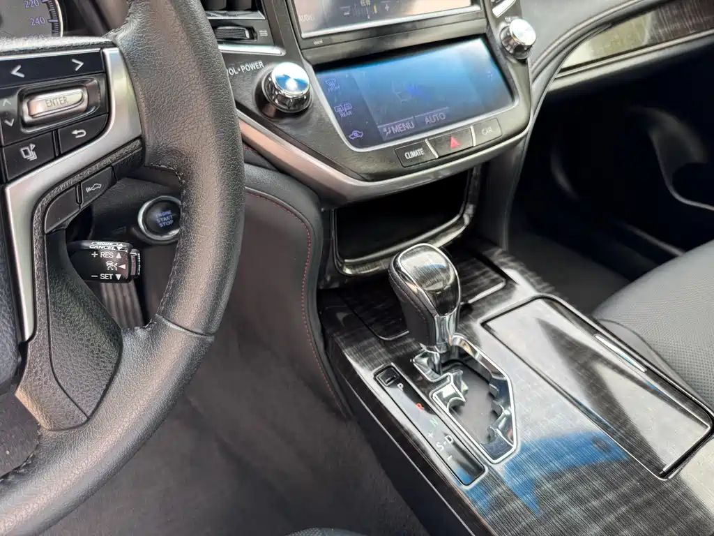 Toyota Crown 2017 — фото 14
