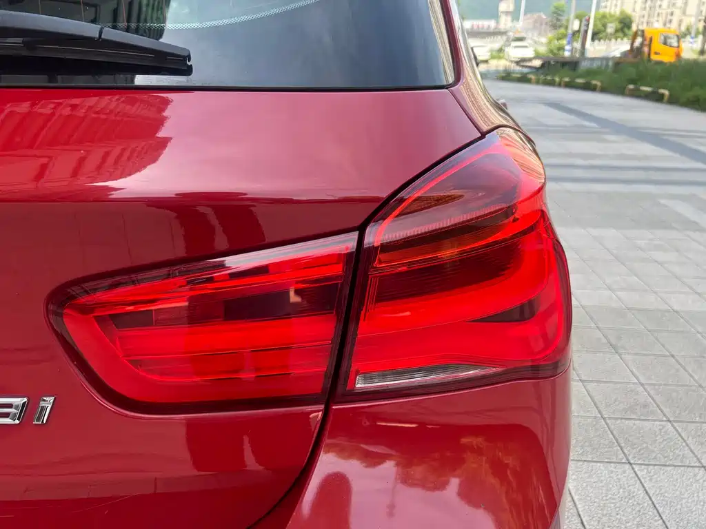 BMW 1 Series 2019 — фото 16