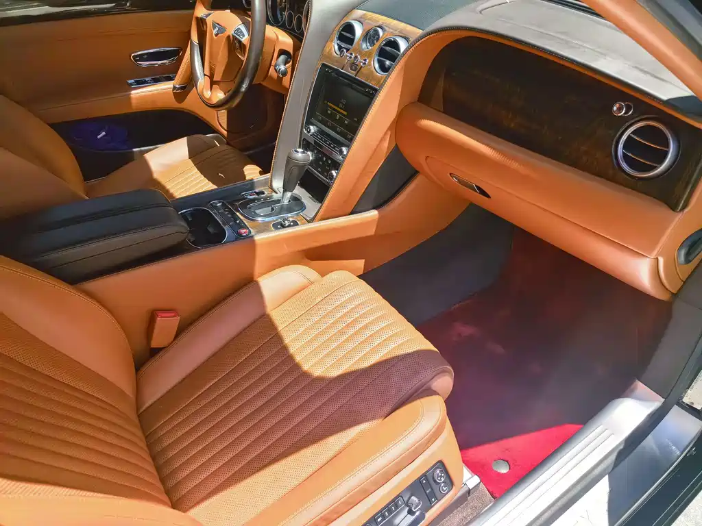 Bentley Flying Spur 2017 — фото 11
