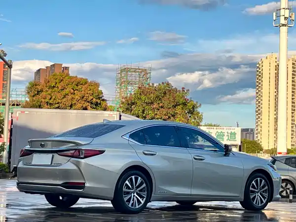 Lexus ES 2020