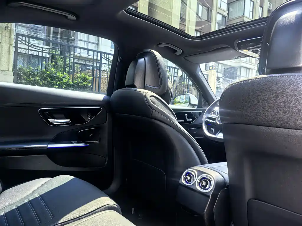 Mercedes-Benz C-Class 2025 — фото 10