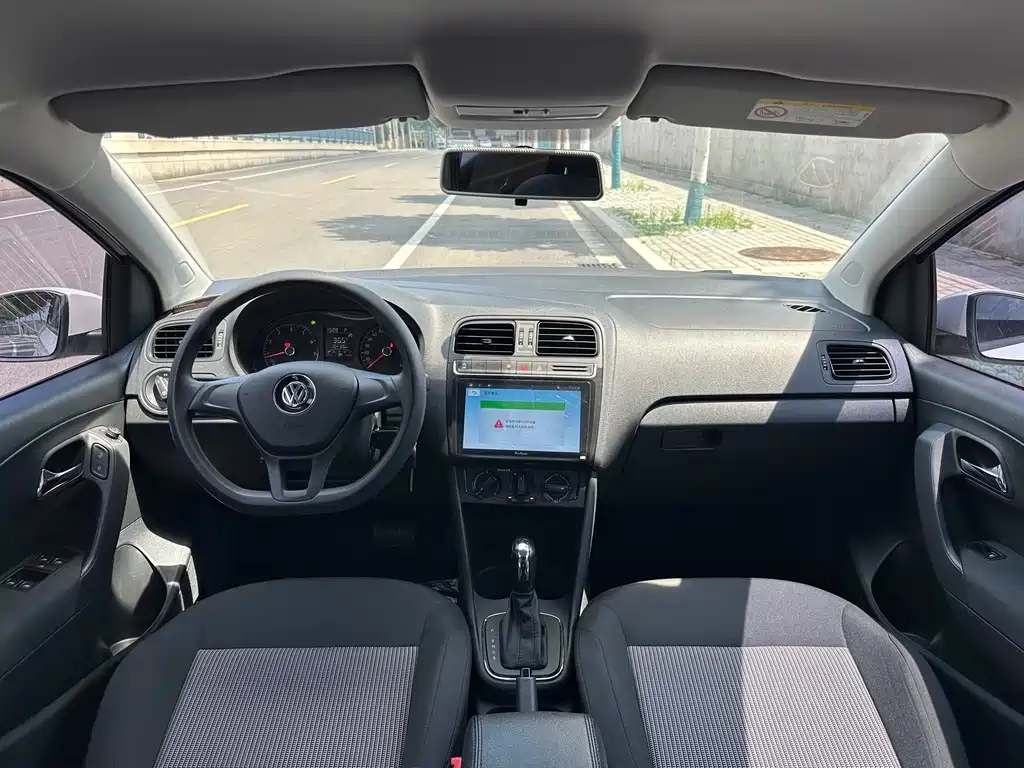Volkswagen Polo 2018 — фото 15