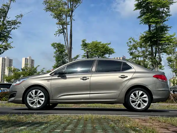 Citroën C4L 2013