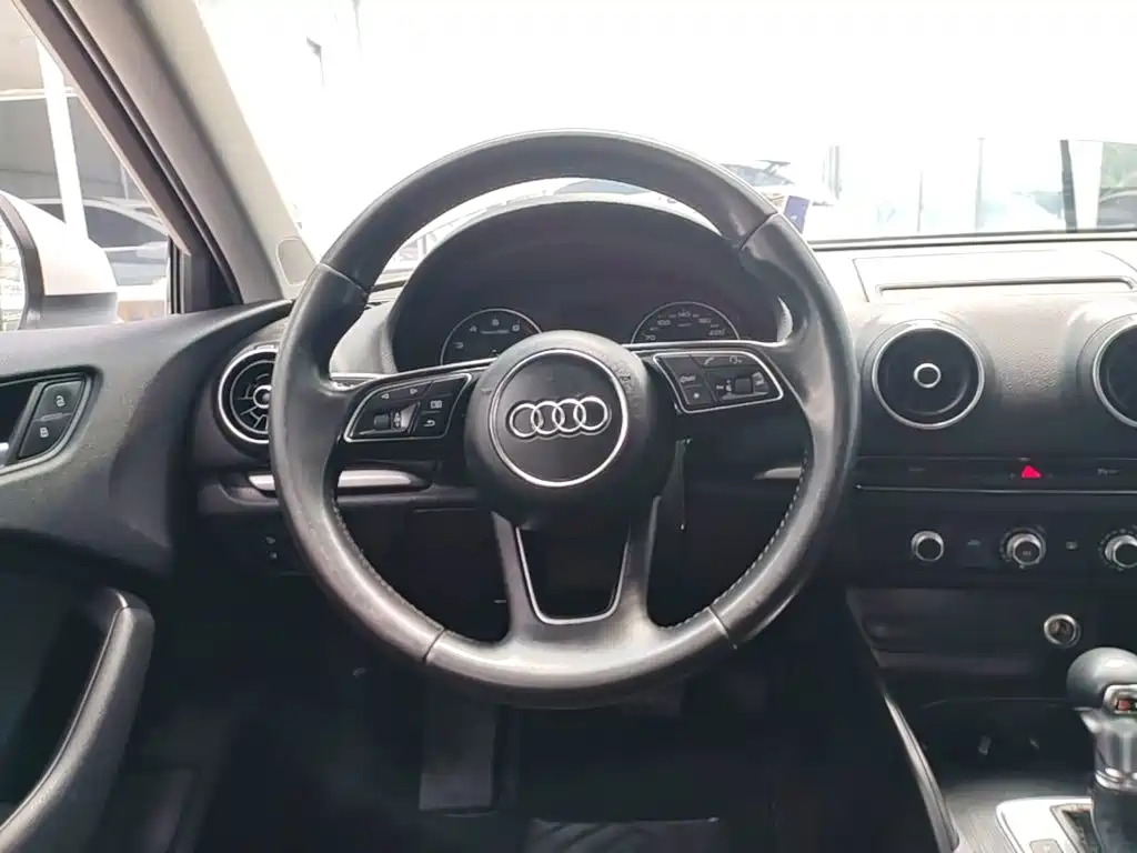 Audi A3 2019 — фото 11