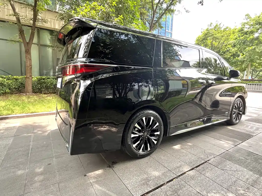 Toyota Vellfire 2024 — фото 11