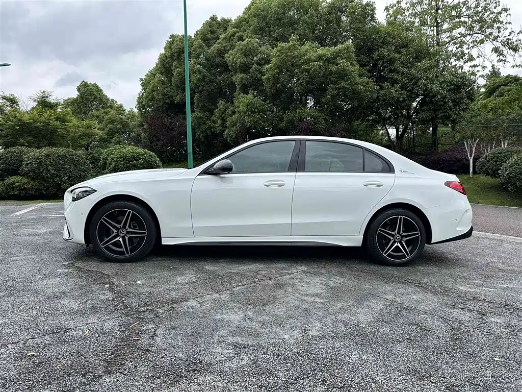 Mercedes-Benz C-Class 2025 — фото 10