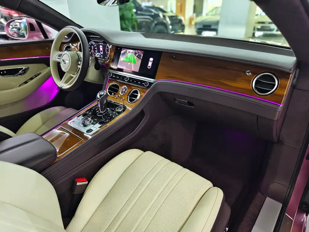Bentley Continental 2022 — фото 11
