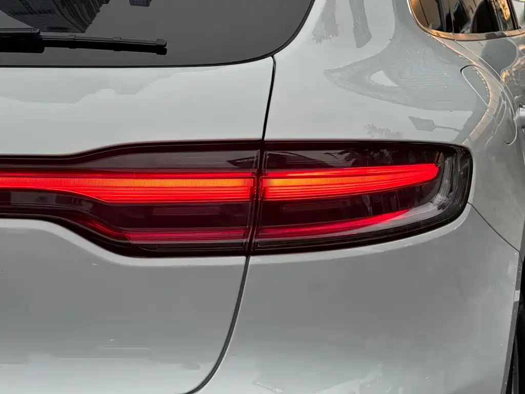 Porsche Macan 2023 — фото 19