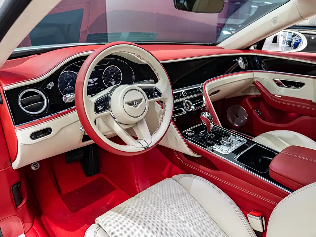 Bentley Flying Spur 2025 — фото 4