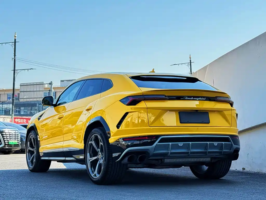 Lamborghini Urus 2019 — фото 11