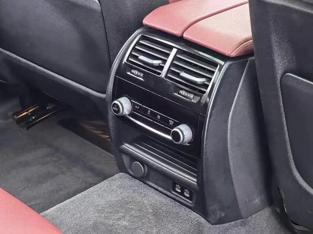 BMW 5 Series 2020 — фото 13