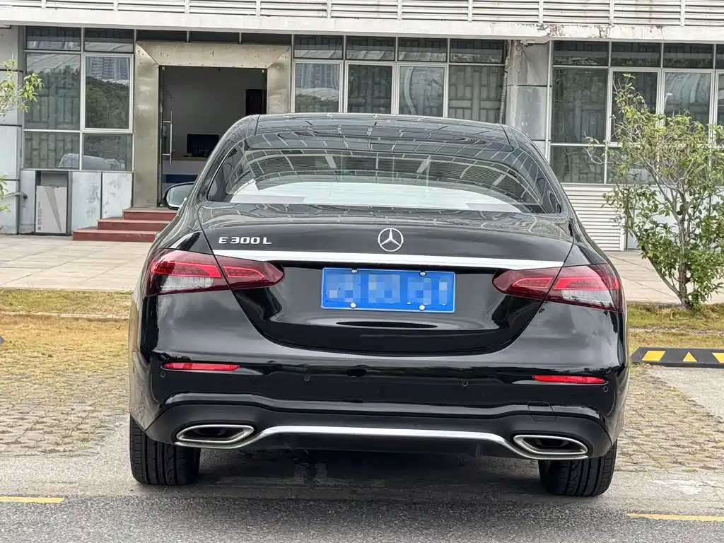 Mercedes-Benz E-Class 2022 — фото 18