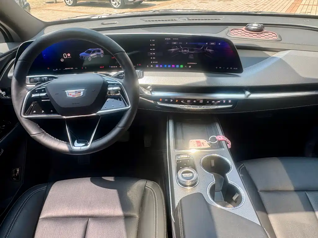 Cadillac XT5 2025 — фото 10