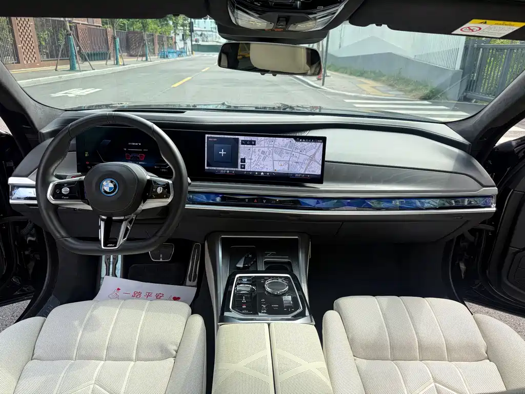 BMW i7 2023 — фото 7