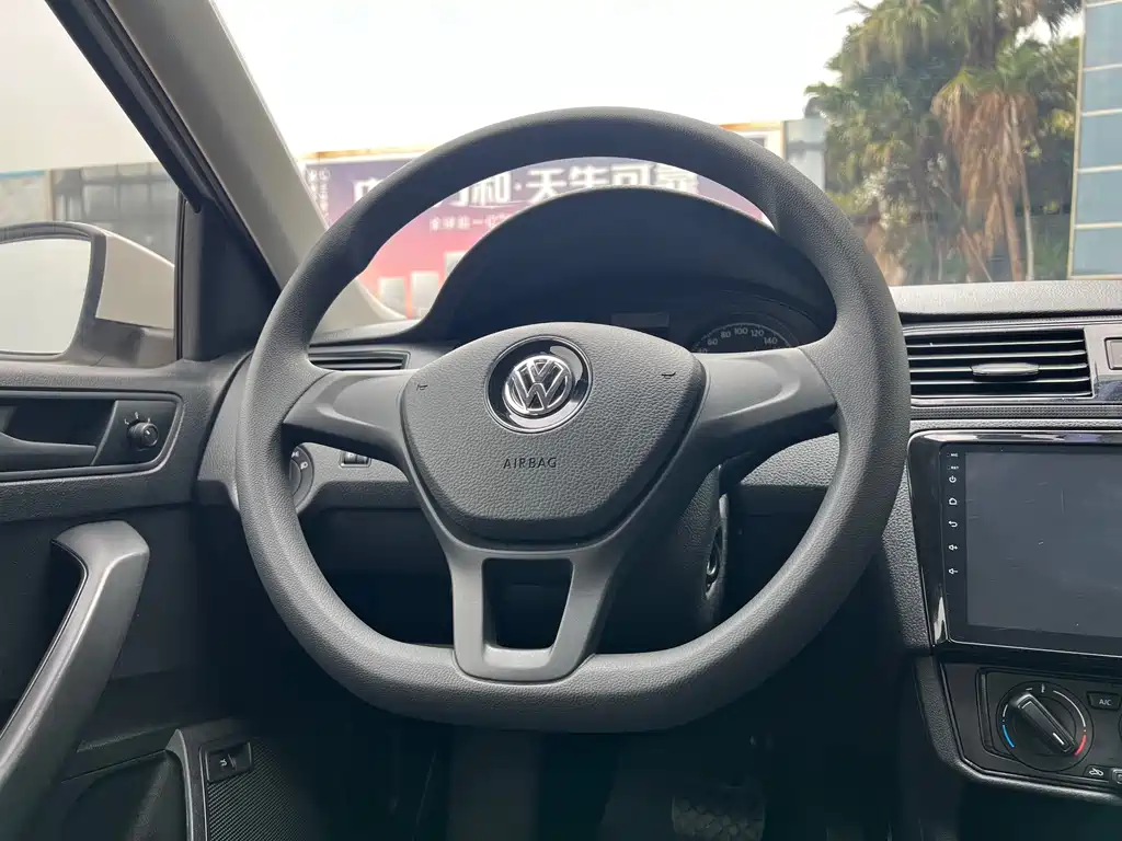 Volkswagen Santana 2018 — фото 14