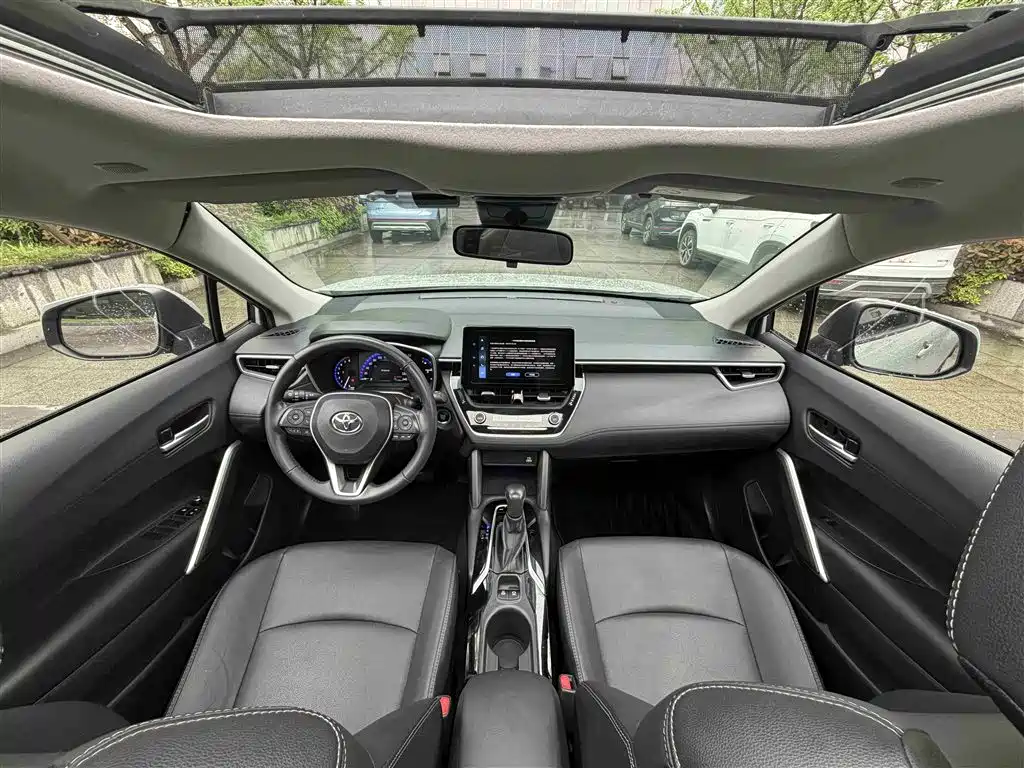 Toyota Corolla Cross 2022 — фото 9