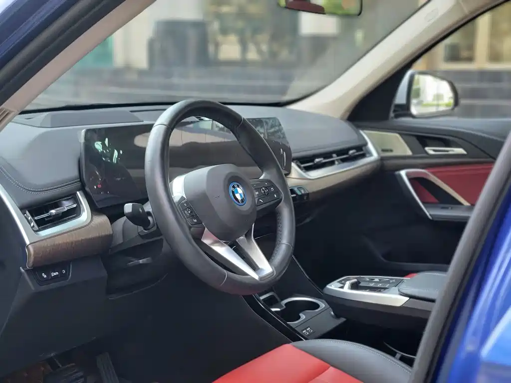BMW iX1 2024