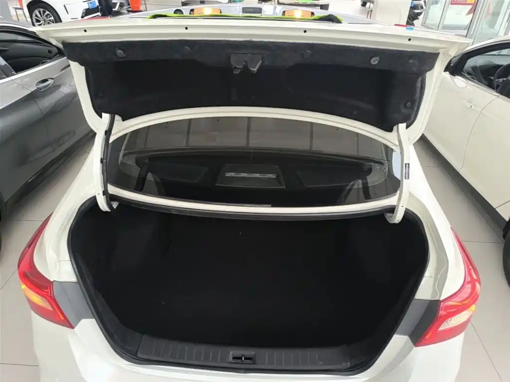 Nissan Sylphy 2017 — фото 19