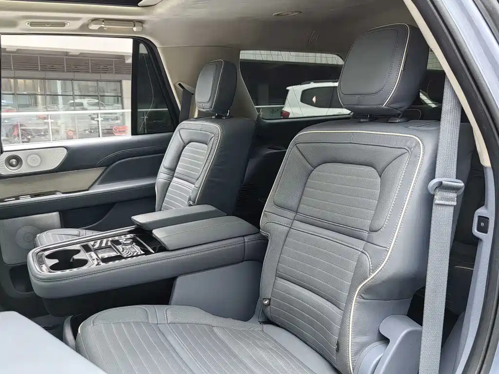 Lincoln Navigator 2021 — фото 14