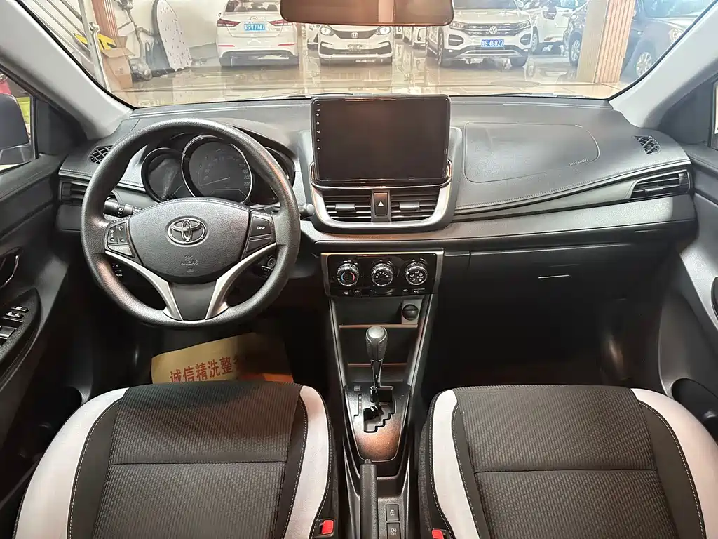 Toyota Yaris L 2021 — фото 9