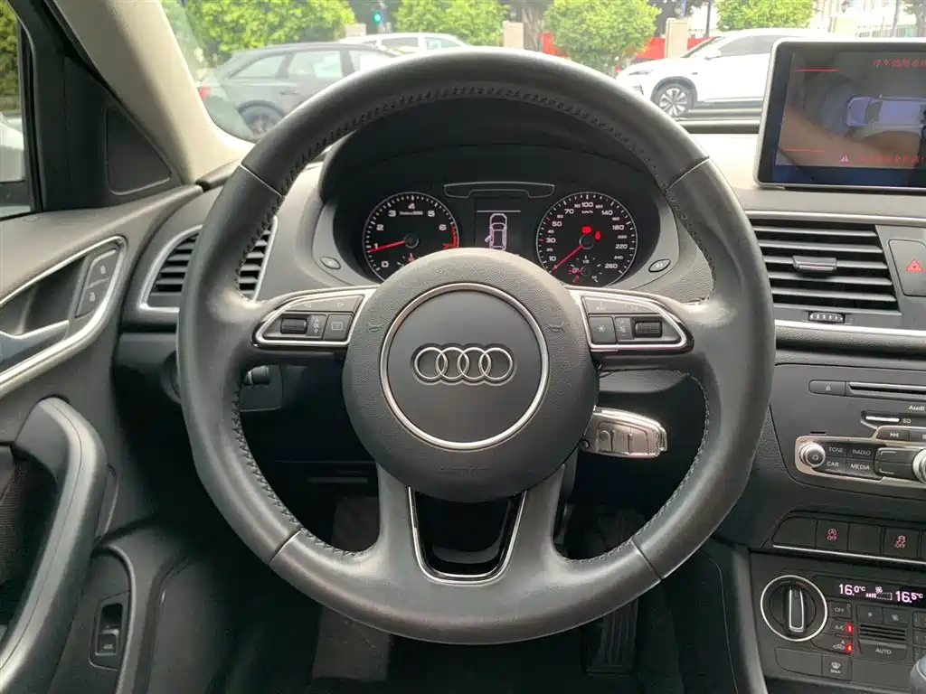 Audi Q3 2019 — фото 16