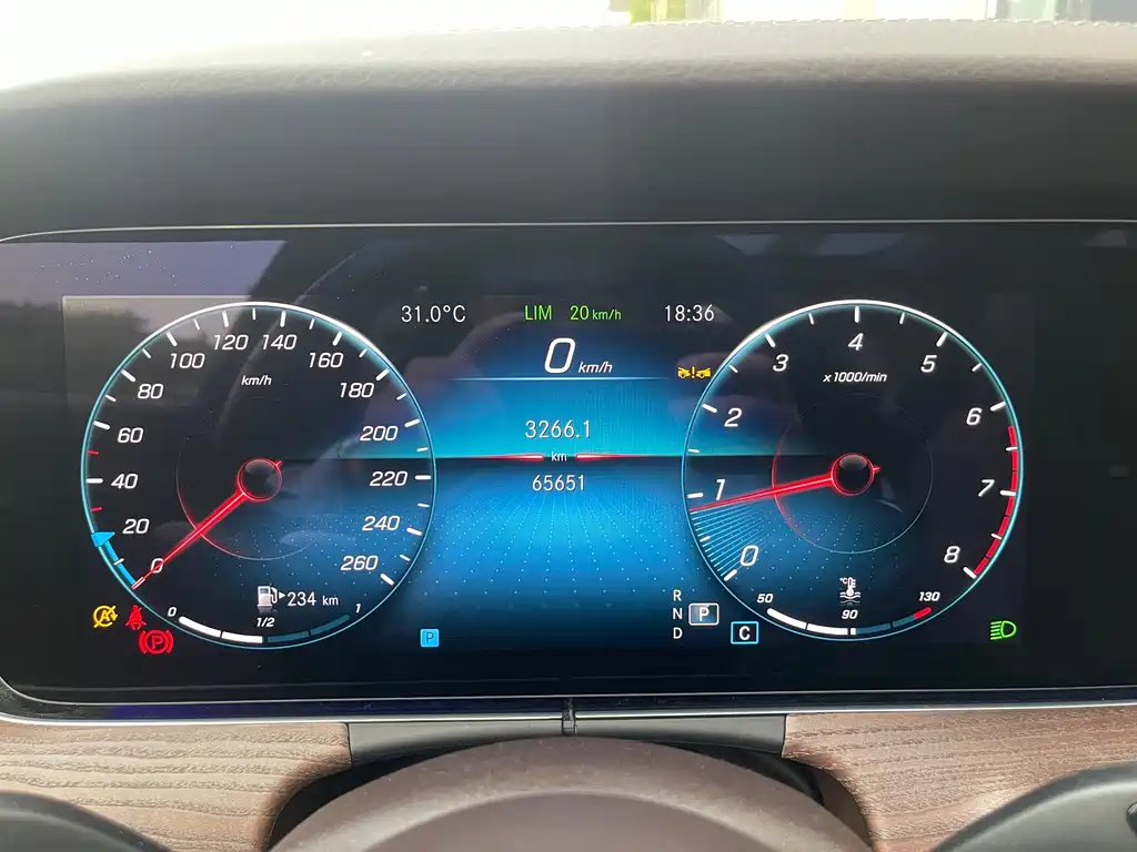 Mercedes-Benz E-Class 2023 — фото 17