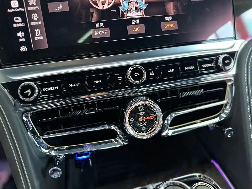 Bentley Flying Spur Plug-In Hybrid 2022 — фото 15