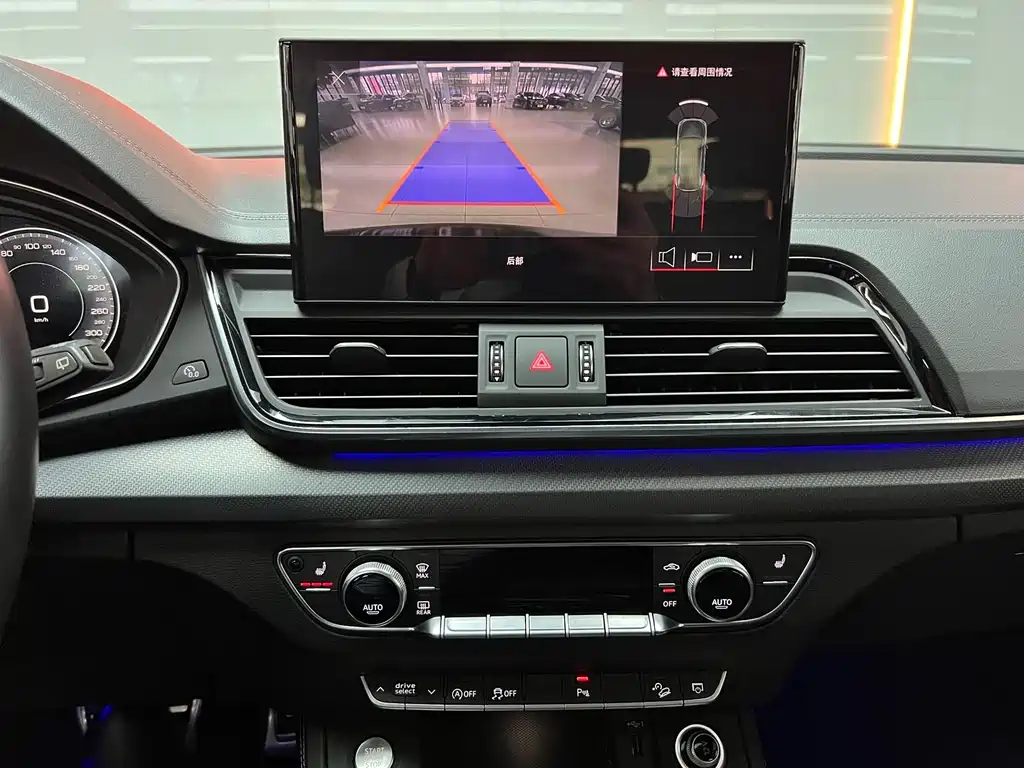 Audi Q5L 2023 — фото 13