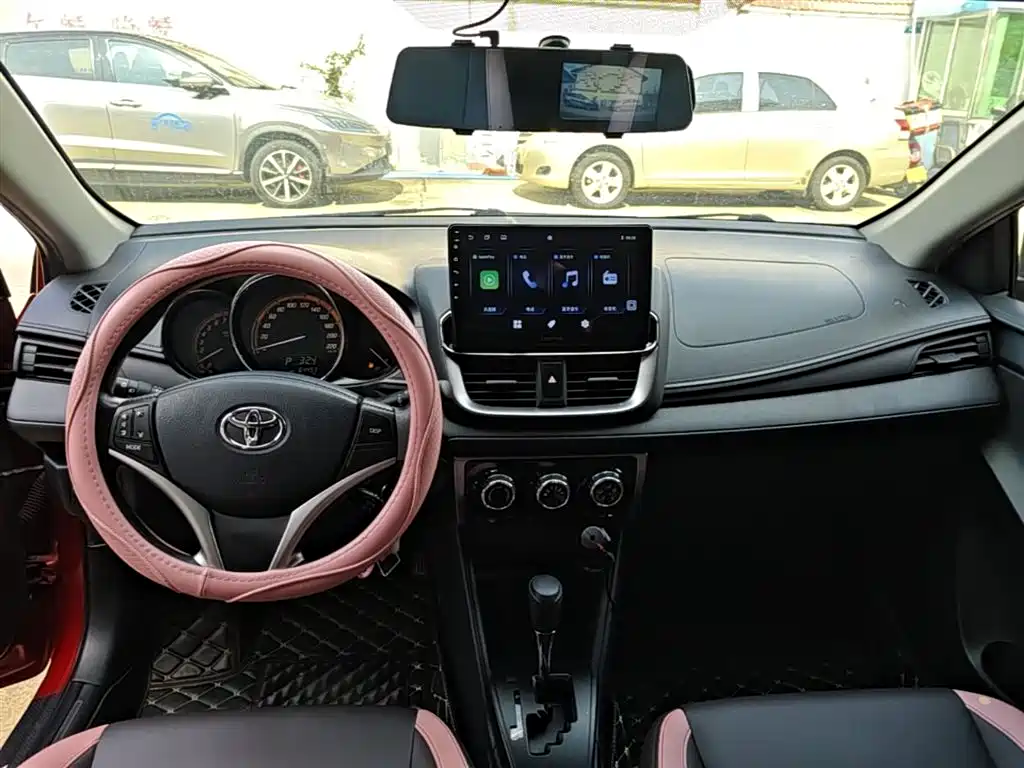 Toyota Yaris L 2022 — фото 10