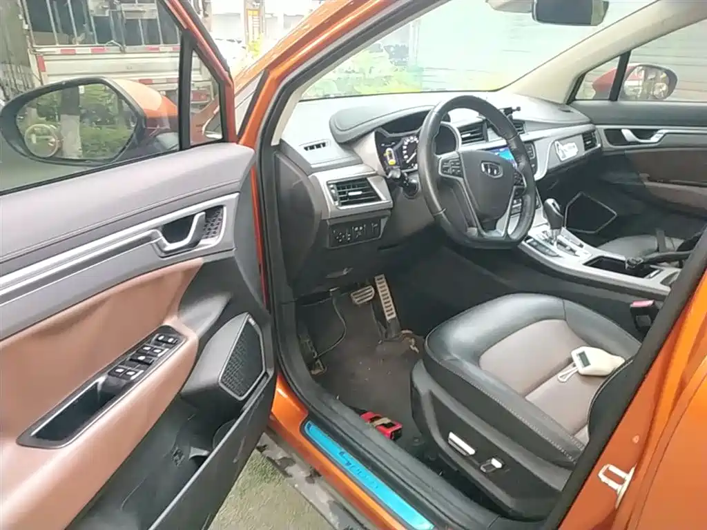 Geely Emgrand GS 2018 — фото 16