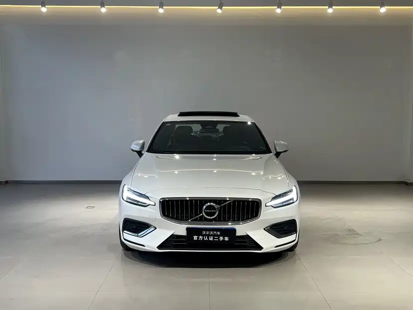 Volvo S60 2025 — фото 2
