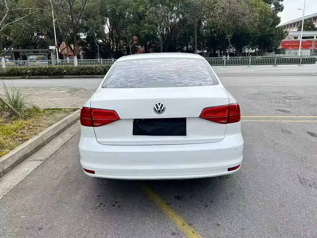 Volkswagen Sagitar 2015