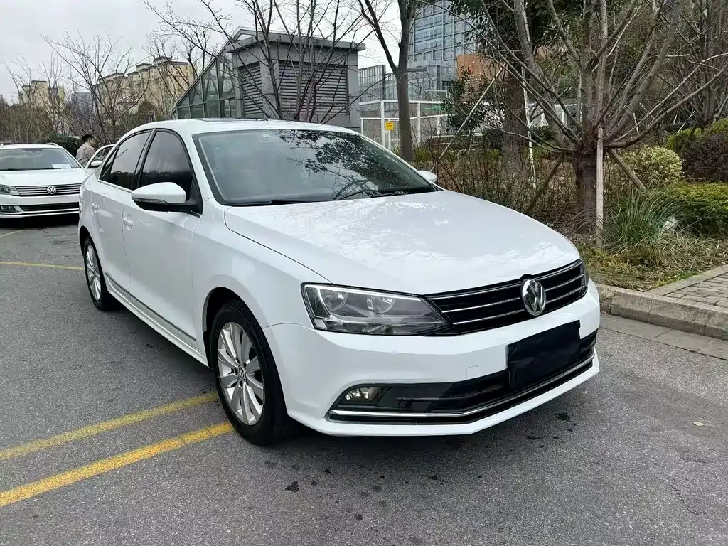 Volkswagen Sagitar 2015